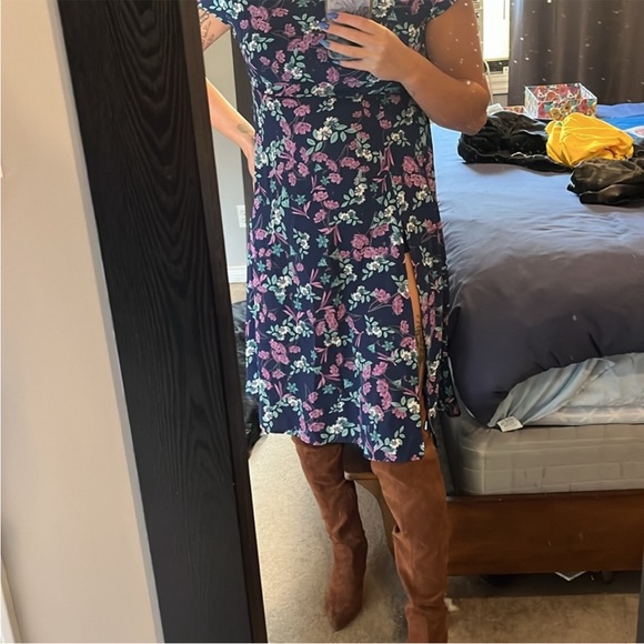Beautiful floral dress- only tried on - Picture 5 of 7